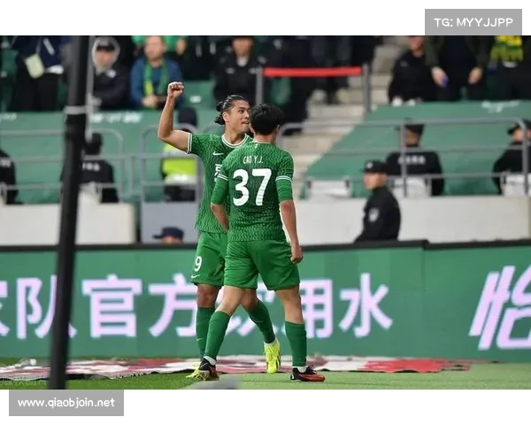 国安三中卫转身速度暴露短板 申花反击战术精准打击